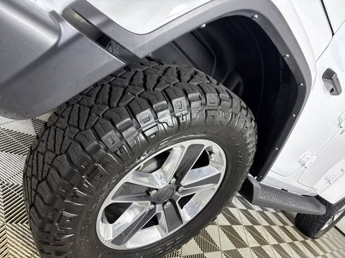 Used 2022 Jeep Wrangler Unlimited Sahara AWD/4WD image 30