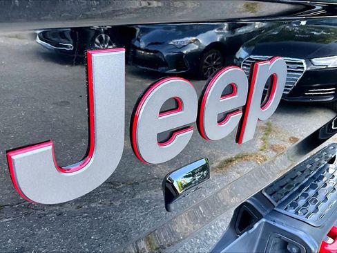Used 2024 Jeep Gladiator Rubicon AWD/4WD image 29