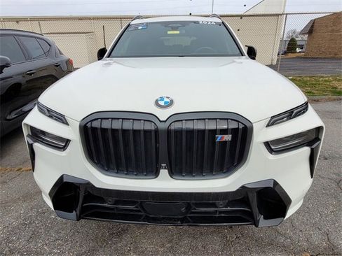Used 2024 BMW X7 M60i image 8