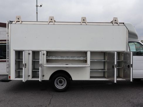 Used 2022 Ford E-450 and Econoline 450 Super Duty w/ Power Windows & Locks Group RWD image 5
