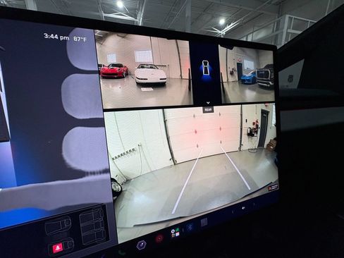 Used 2025 Tesla Cybertruck AWD Crew Cab image 21