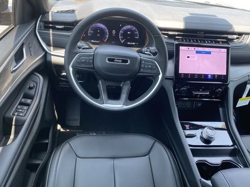 New 2025 Jeep Grand Cherokee Limited w/ Black Appearance Package image 38