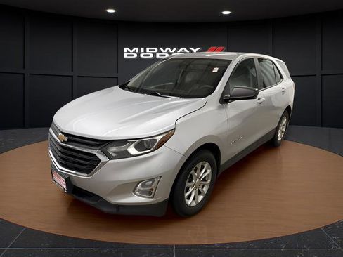 Used 2020 Chevrolet Equinox LS image 2