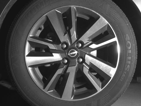 Used 2025 Nissan Versa SV FWD image 12