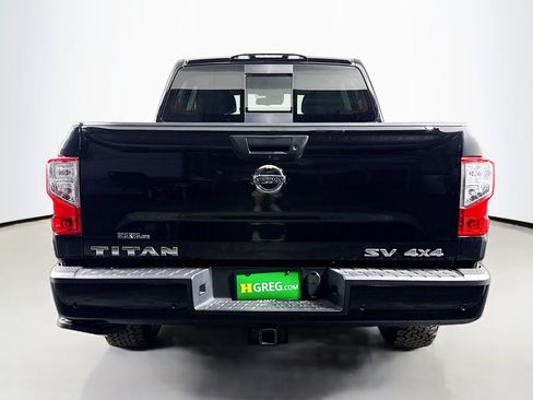 Used 2021 Nissan Titan SV w/ SV Convenience Package image 8