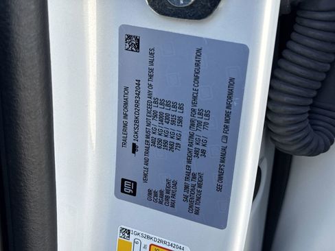 Used 2024 GMC Yukon SLT w/ SLT Premium Package image 37