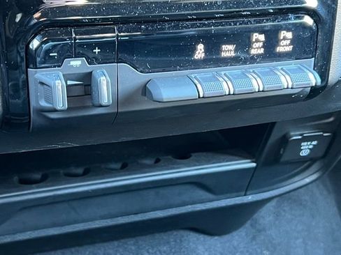 Used 2024 RAM 2500 Big Horn w/ Night Edition image 28
