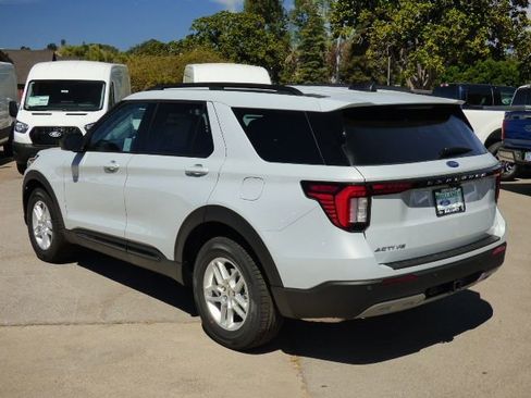 New 2026 Ford Explorer Active w/ Active Comfort Package image 5