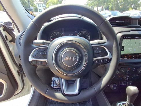 Used 2021 Jeep Renegade Latitude w/ Luxury Group I AWD/4WD image 18