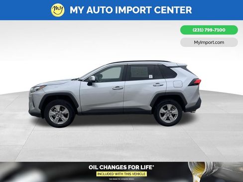 Used 2025 Toyota RAV4 XLE AWD/4WD image 4