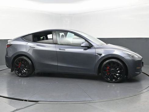 Used 2022 Tesla Model Y Performance image 5