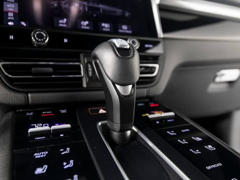 Certified 2023 Porsche Macan S AWD/4WD image 33