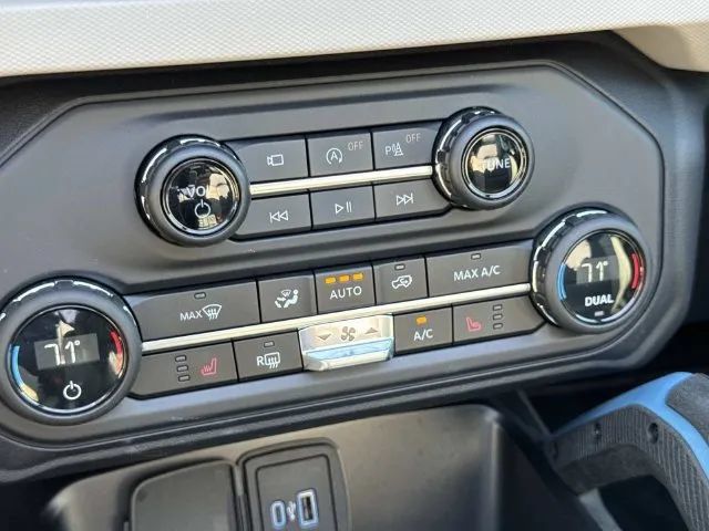 Used 2023 Ford Bronco Wildtrak AWD/4WD image 38