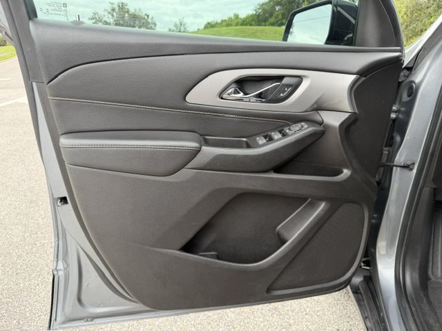 Used 2020 Chevrolet Traverse LS FWD image 10