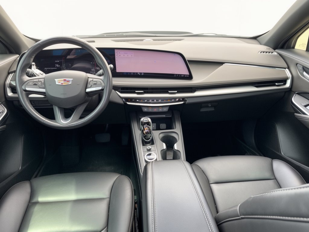Certified 2024 Cadillac XT4 Luxury w/ Cold Weather Package AWD/4WD image 17
