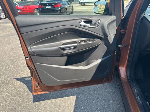 Used 2017 Ford Escape SE w/ SE Cold Weather Package FWD image 13