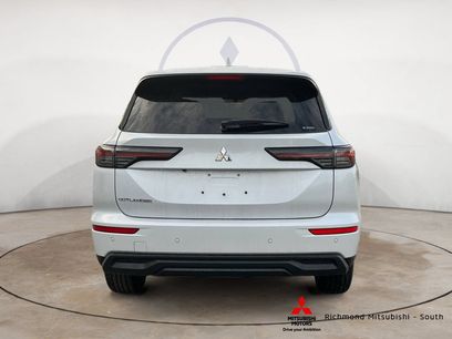 New 2026 Mitsubishi Outlander ES