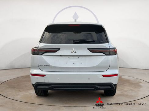 New 2026 Mitsubishi Outlander ES AWD/4WD image 4