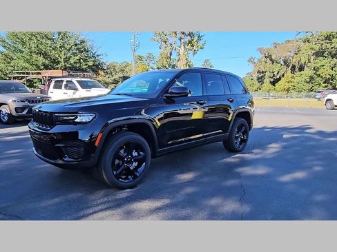 New 2025 Jeep Grand Cherokee Altitude RWD image 40