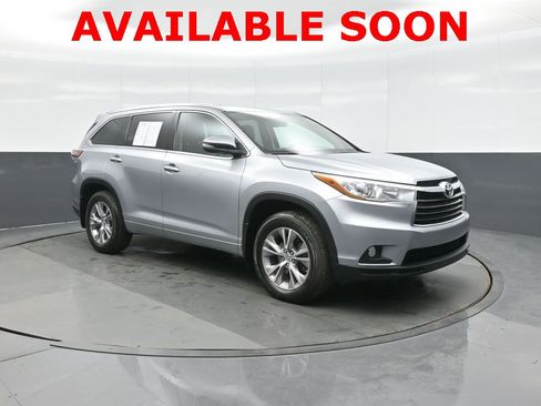 Used 2015 Toyota Highlander XLE image 1