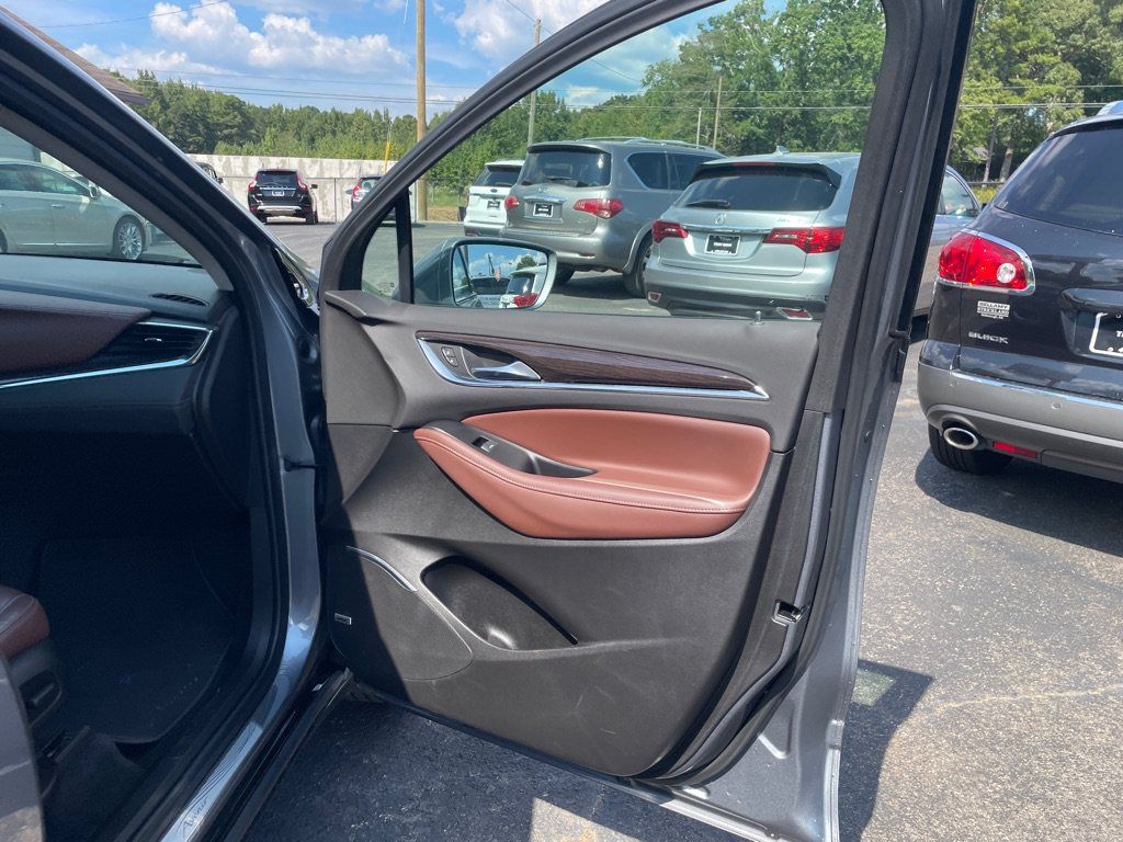 Used 2018 Buick Enclave Avenir w/ Avenir Technology Package AWD/4WD image 22