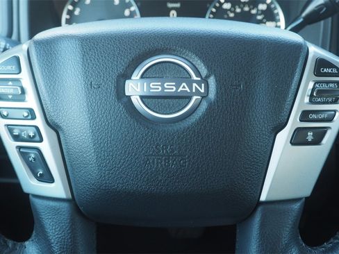 Used 2023 Nissan Titan SV w/ SV Convenience Package image 15