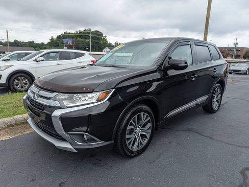 Used 2017 Mitsubishi Outlander SE AWD/4WD image 3