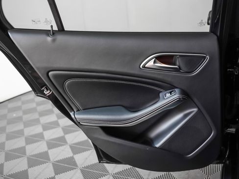 Used 2020 Mercedes-Benz GLA 250 4MATIC image 23