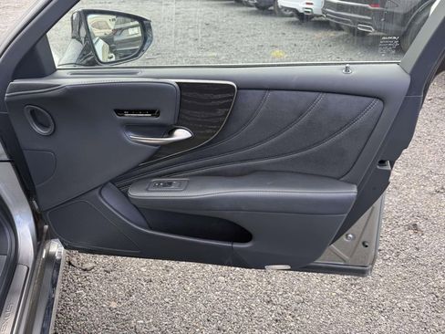 Used 2021 Lexus LS 500 AWD w/ Accessory Package (Z1) image 13