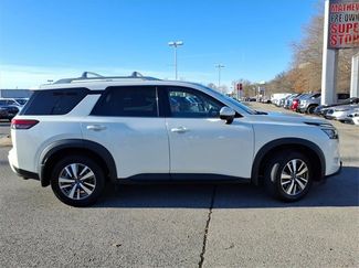Certified 2024 Nissan Pathfinder SL video 2