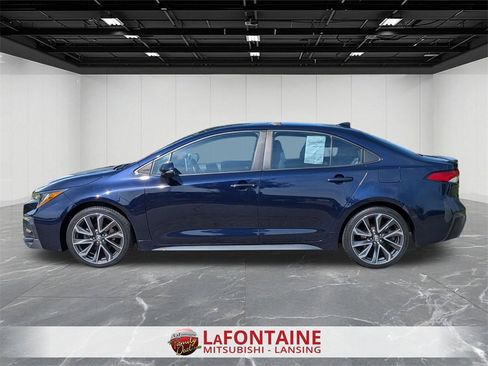 Used 2021 Toyota Corolla SE w/ SE Premium Package image 2
