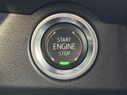 Used 2025 Chevrolet Traverse LT image 28