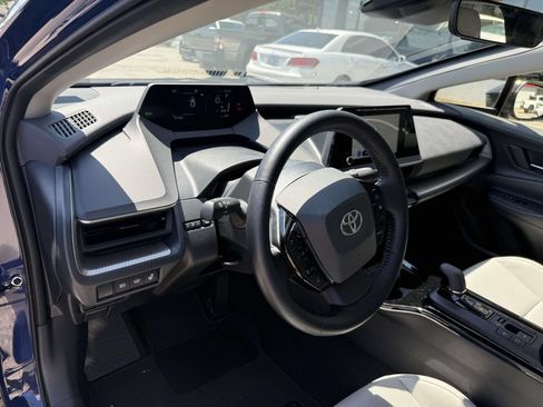 Used 2026 Toyota Prius XLE FWD image 11