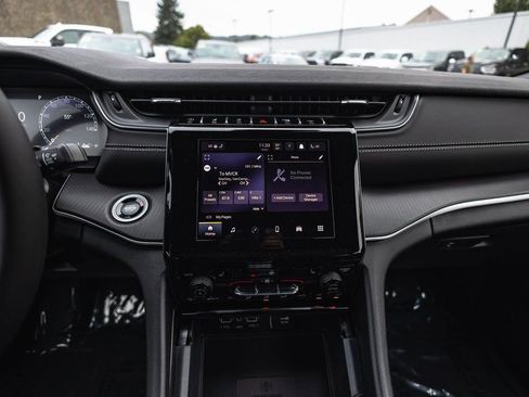 New 2025 Jeep Grand Cherokee Laredo X w/ Luxury Tech Group I AWD/4WD image 25