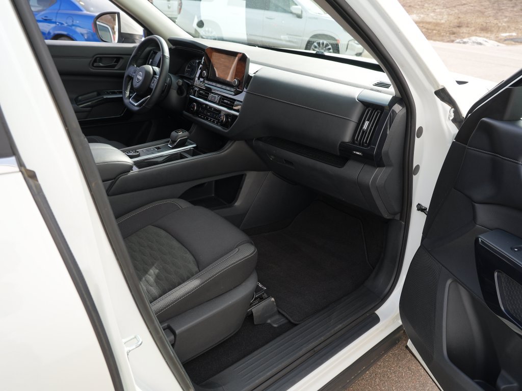 Used 2023 Nissan Pathfinder SV AWD/4WD image 31