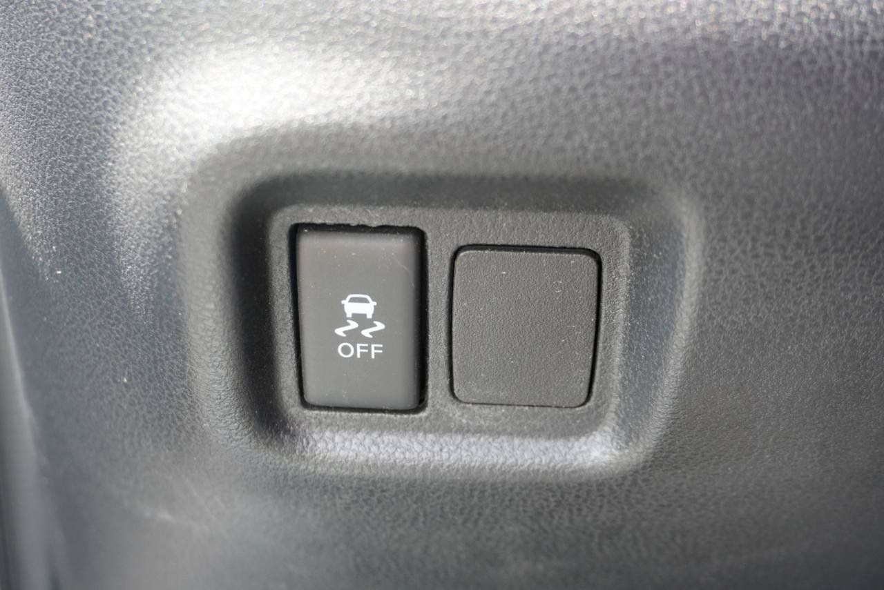 Used 2017 Nissan Versa SV w/ SV Special Edition Package FWD image 27