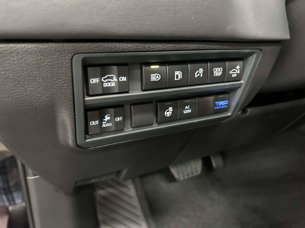 Used 2026 Toyota Sequoia Platinum AWD/4WD image 21