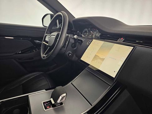 Used 2024 Land Rover Range Rover Evoque S image 11