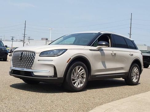 Used 2024 Lincoln Corsair AWD image 10