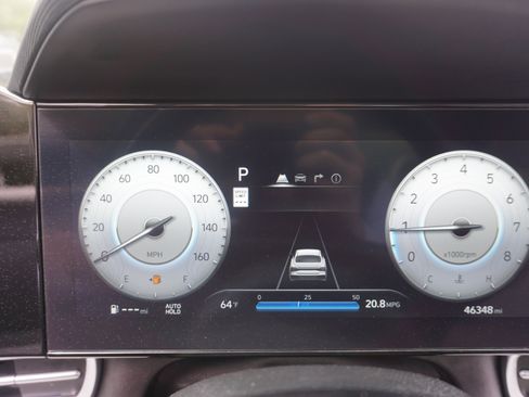 Used 2024 Hyundai Elantra Limited image 10