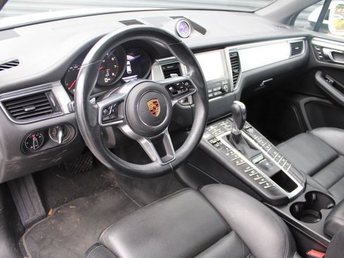 Certified 2017 Porsche Macan GTS image 4
