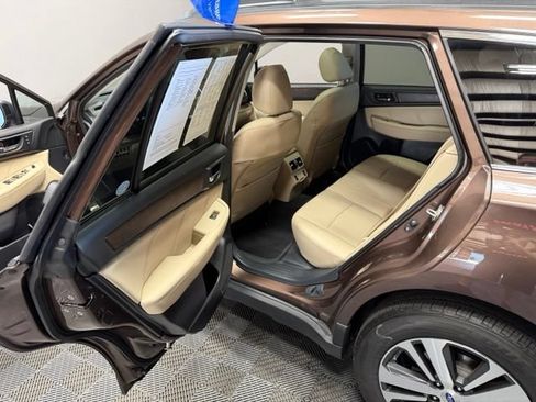 Used 2019 Subaru Outback 3.6R Limited AWD/4WD image 19