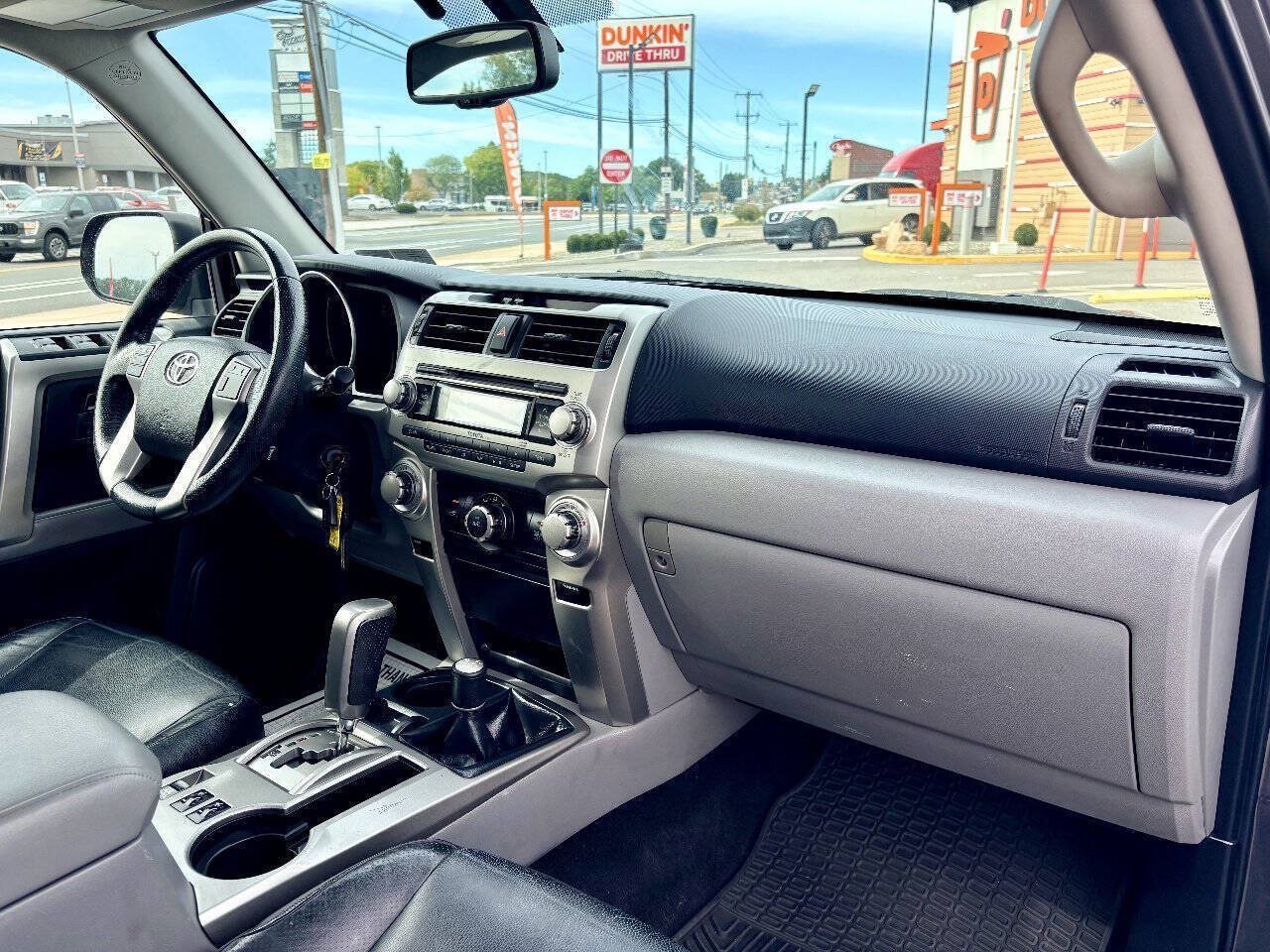 Used 2011 Toyota 4Runner SR5 w/ Premium Pkg w/Leather AWD/4WD image 32