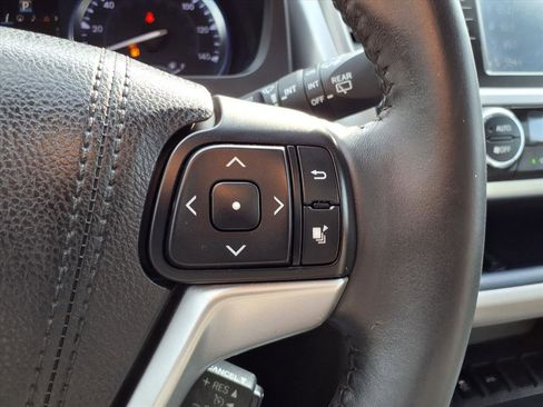 Used 2016 Toyota Highlander Limited image 16