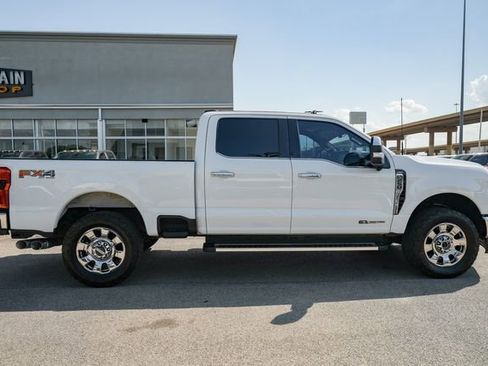Used 2023 Ford F250 Lariat w/ Chrome Package image 4