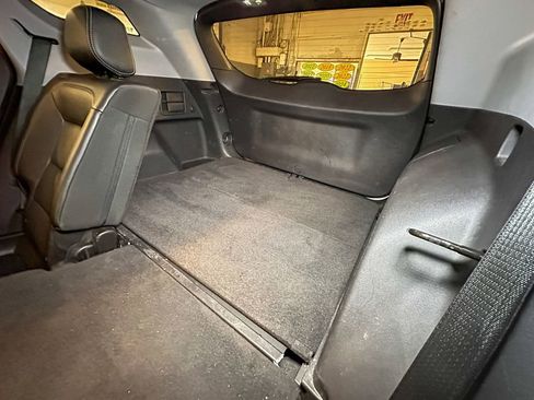 Used 2024 GMC Terrain SLT image 13