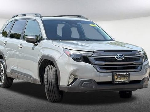 Certified 2025 Subaru Forester Premium AWD/4WD image 3
