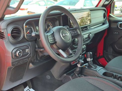 Used 2026 Jeep Wrangler Unlimited Rubicon AWD/4WD image 12
