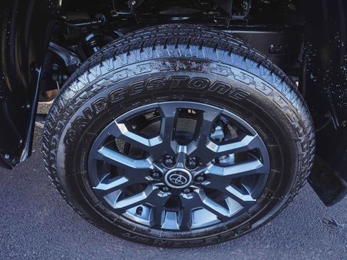 Used 2024 Toyota Tundra Platinum image 7