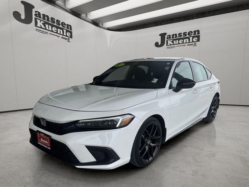 Used 2023 Honda Civic Sport image 5